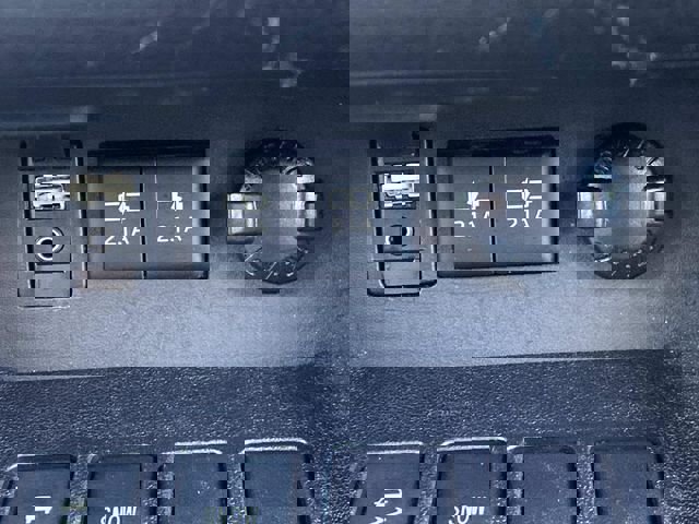 Used 2018 Toyota Highlander Limited image 29