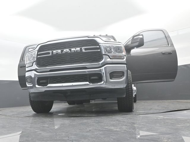 Used 2024 RAM 3500 Tradesman w/ Chrome Appearance Group AWD/4WD image 32