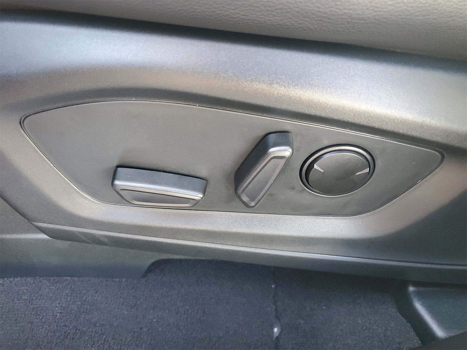 Certified 2024 Ford Explorer Limited w/ Limited Technology Package image 19