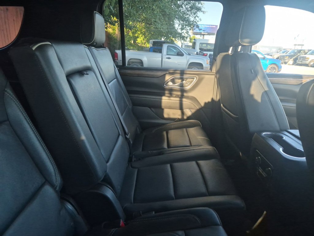Used 2024 Chevrolet Suburban Premier RWD image 27