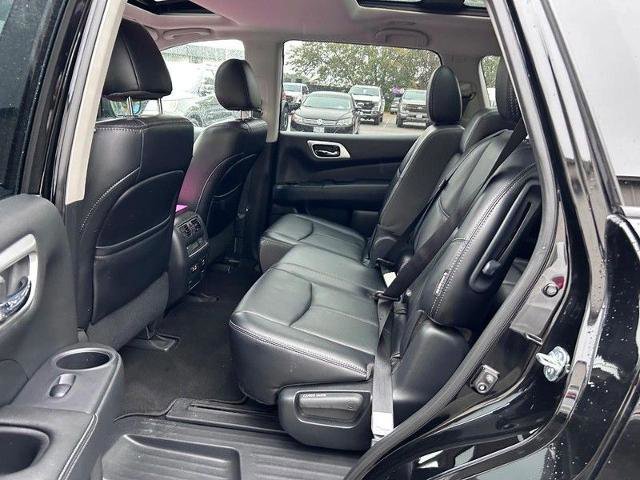 Used 2019 Nissan Pathfinder Platinum image 11