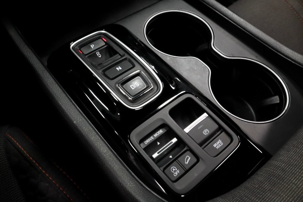 Used 2025 Honda Pilot Sport image 32