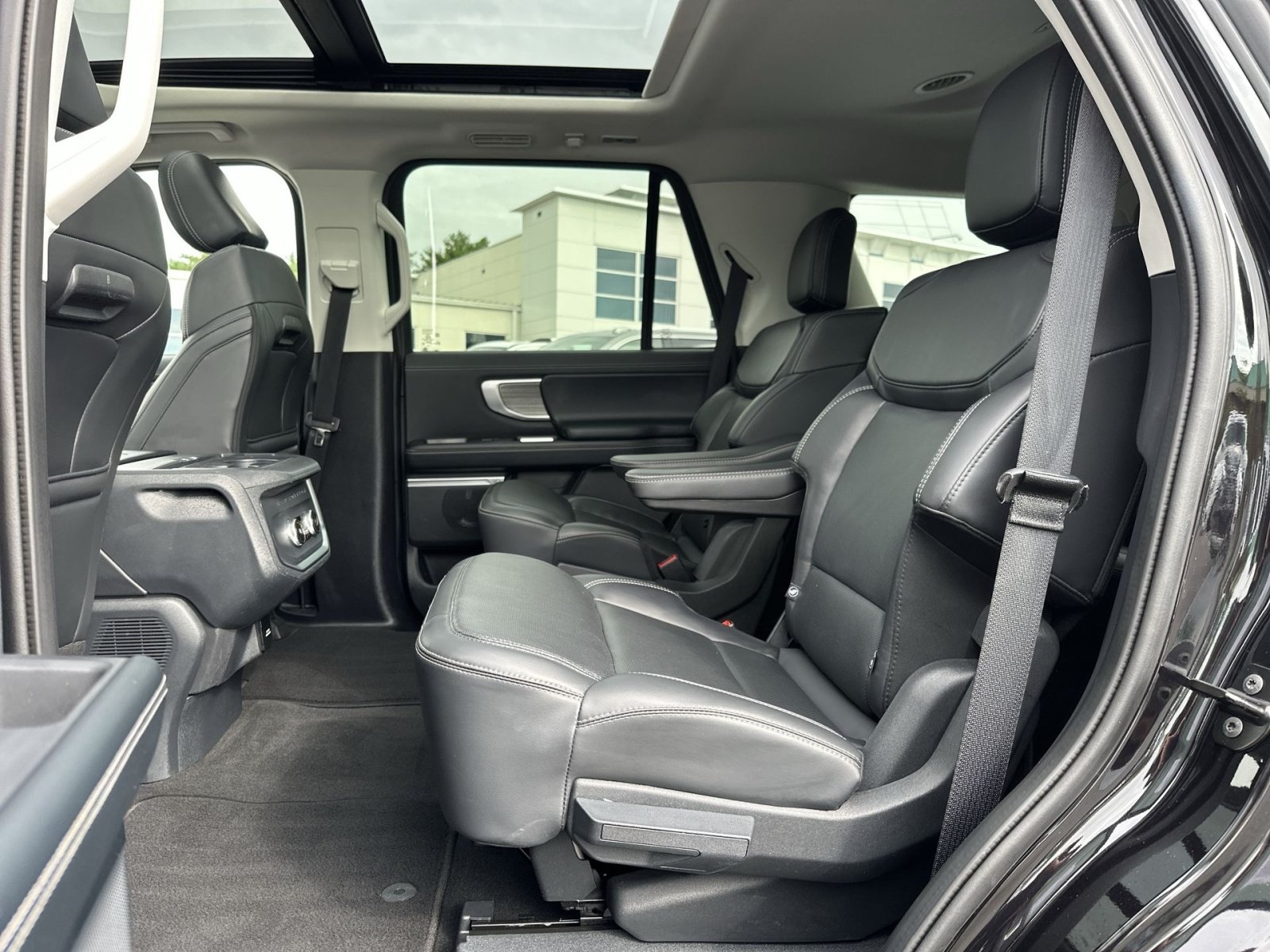 Certified 2025 Ford Expedition Platinum AWD/4WD image 26