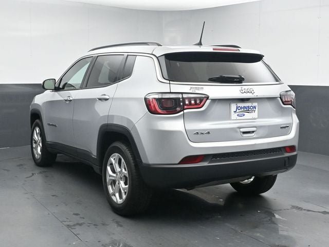 Used 2024 Jeep Compass Latitude AWD/4WD image 7