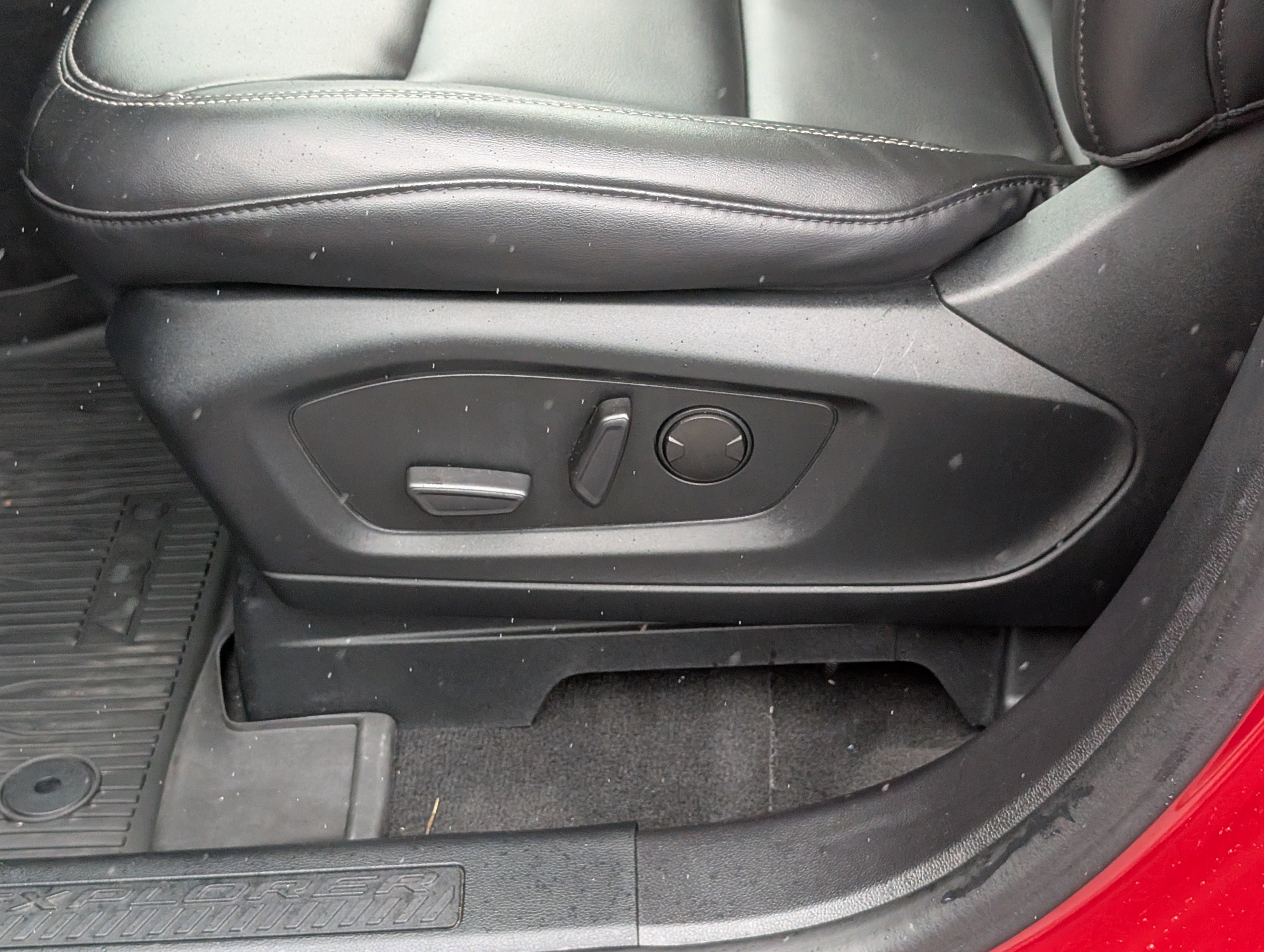 Certified 2022 Ford Explorer XLT w/ Equipment Group 202A image 26