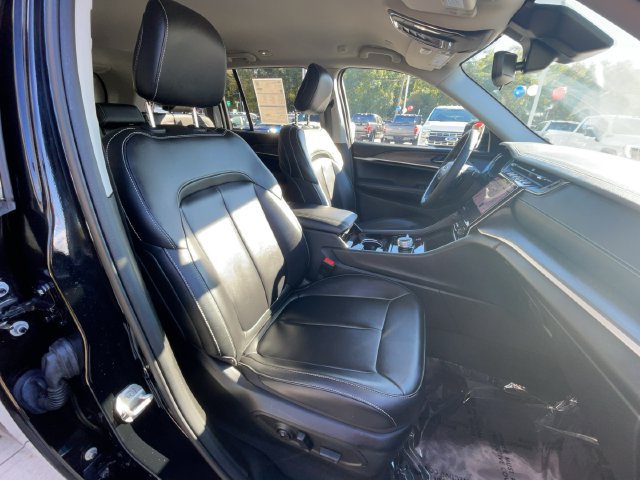 Used 2023 Jeep Grand Cherokee Limited AWD/4WD image 29