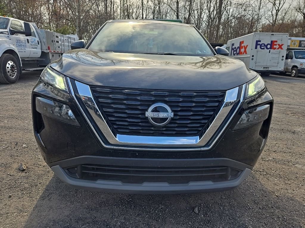 Used 2023 Nissan Rogue S AWD/4WD image 2