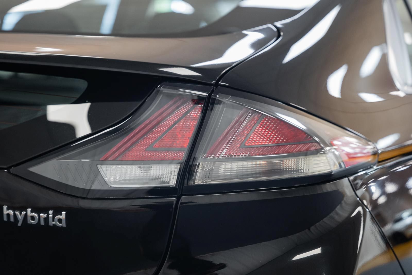 Used 2020 Hyundai Ioniq Limited FWD image 9