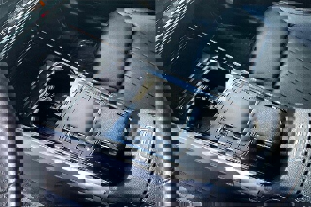 Used 2021 Mercedes-Benz GLB 250 w/ Premium Package image 15