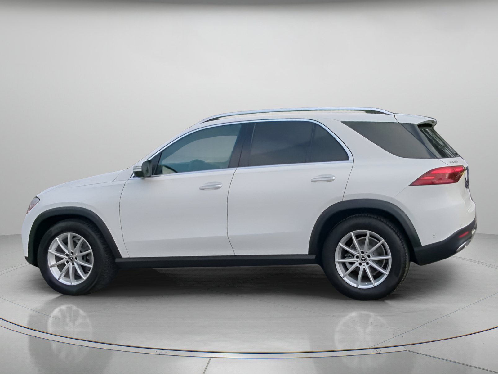 Used 2025 Mercedes-Benz GLE 350 4MATIC w/ Driver Assistance Package image 18
