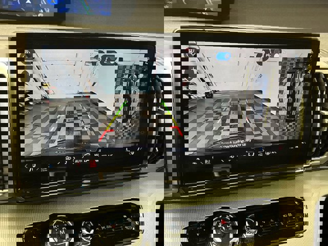 Certified 2025 Ford Expedition Active image 6