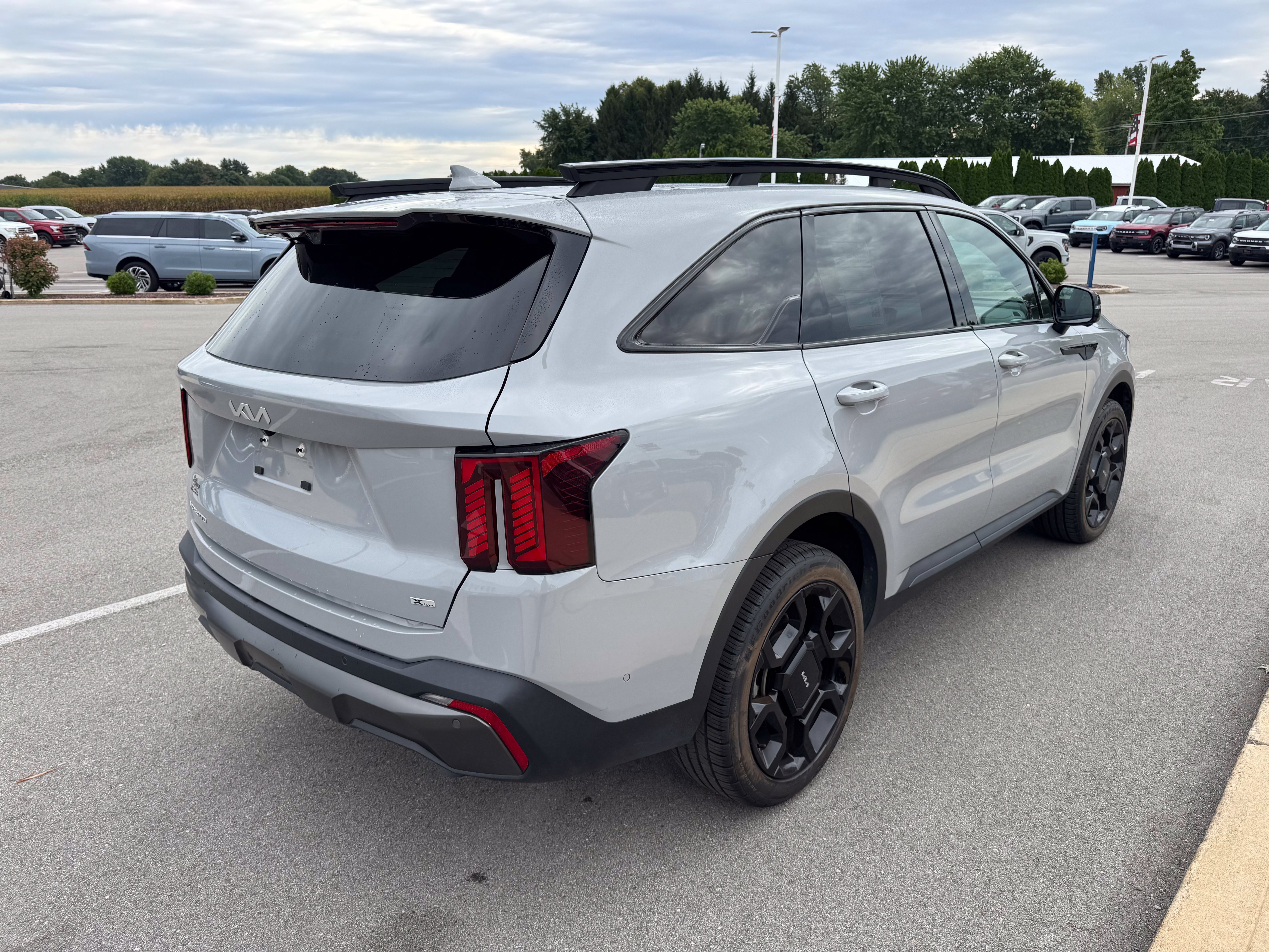 Used 2024 Kia Sorento SX Prestige w/ Sage Leather Package AWD/4WD image 8