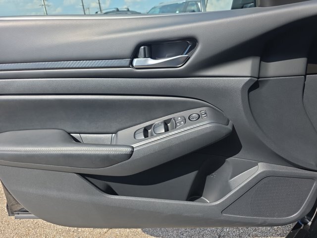 Used 2025 Nissan Altima 2.5 SV FWD image 17