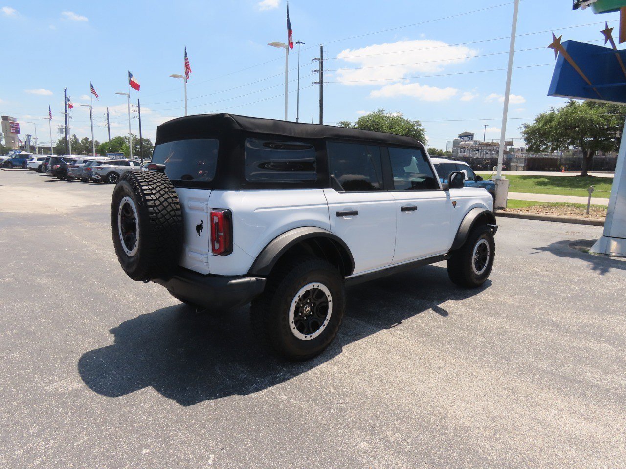 Certified 2023 Ford Bronco Badlands w/ Sasquatch Package AWD/4WD image 9