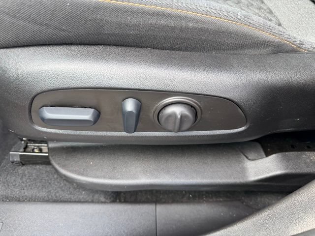 Used 2023 Chevrolet Equinox LT FWD image 9