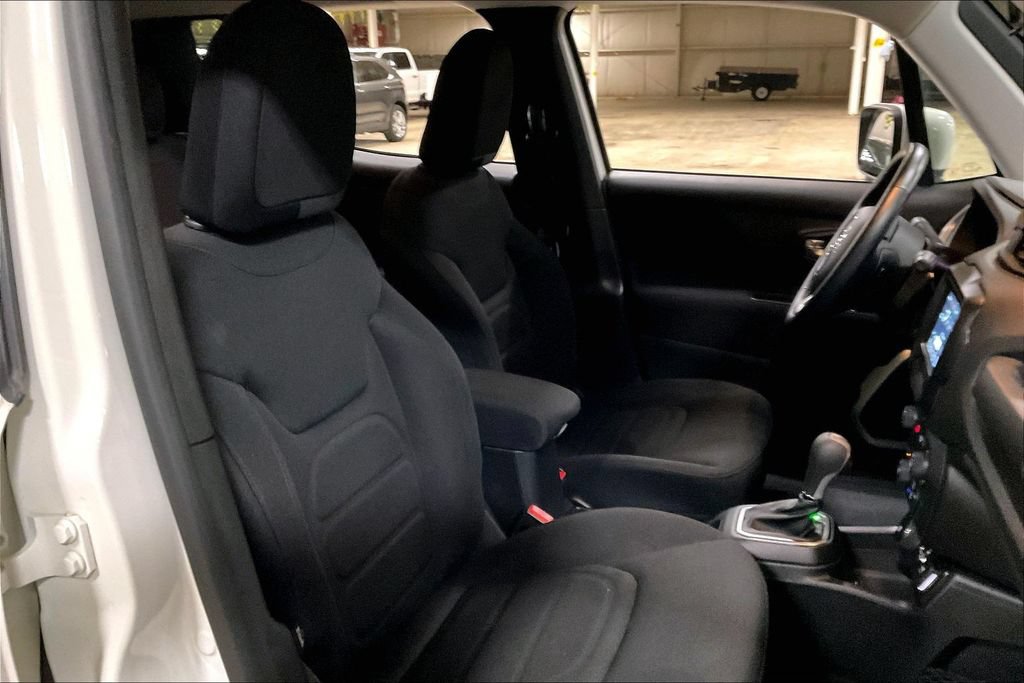 Used 2019 Jeep Renegade Latitude w/ Cold Weather Group AWD/4WD image 7