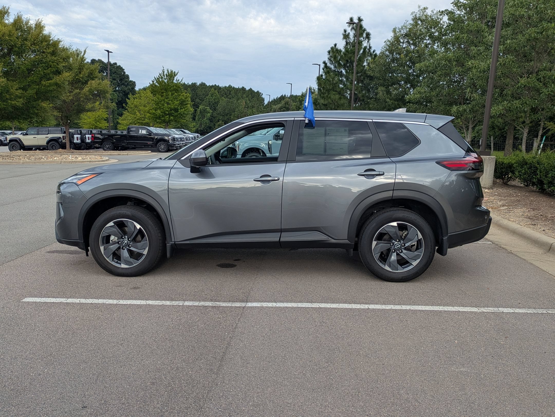Used 2026 Nissan Rogue SV FWD image 7