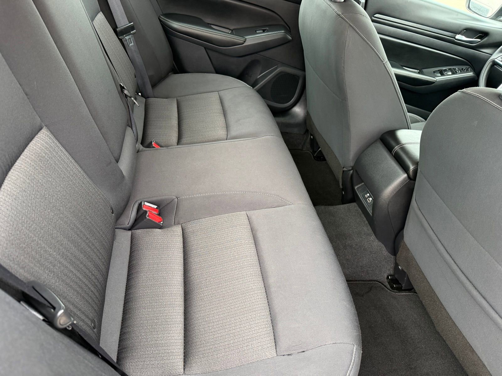 Used 2025 Nissan Altima 2.5 SV FWD image 19