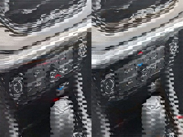 Used 2023 Jeep Compass Limited image 22