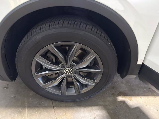 Used 2023 Volkswagen Tiguan SE w/ Panoramic Sunroof Package FWD image 36
