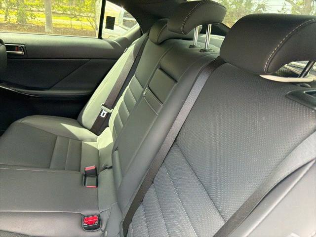Used 2022 Lexus IS 350 F Sport RWD image 9