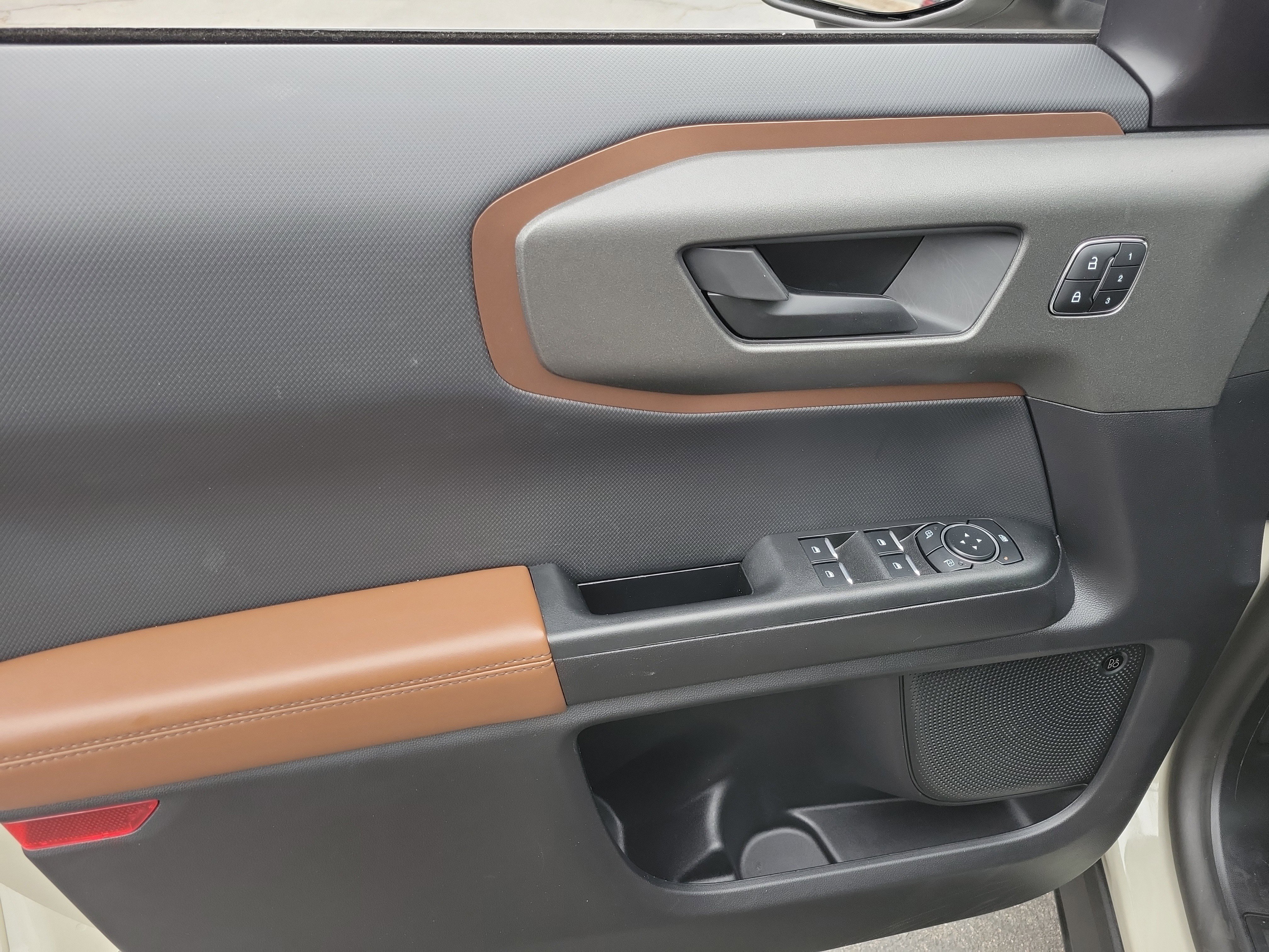 Certified 2025 Ford Bronco Sport Outer Banks w/ Outer Banks Tech Package+ AWD/4WD image 11