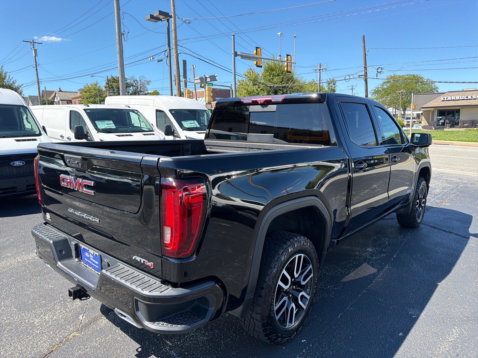 Used 2023 GMC Sierra 1500 AT4 w/ Technology Package AWD/4WD image 9