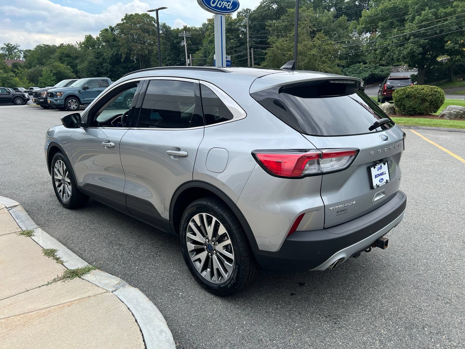 Certified 2022 Ford Escape Titanium w/ Class II Trailer Tow Package AWD/4WD image 4