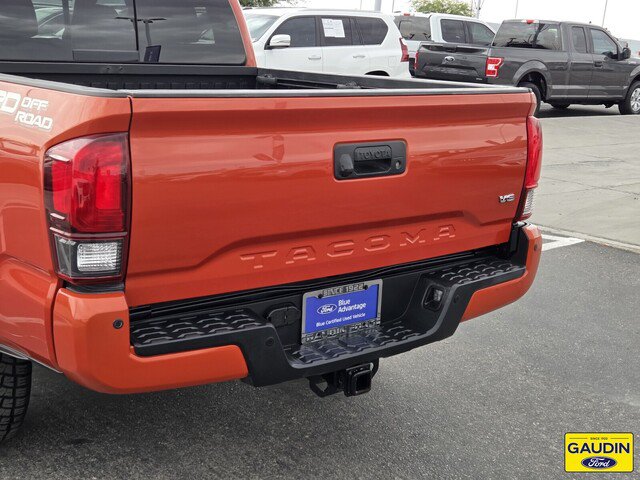 Used 2018 Toyota Tacoma TRD Off-Road w/ Technology Package RWD image 6
