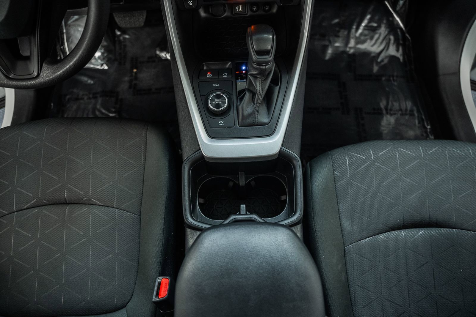 Used 2024 Toyota RAV4 XLE w/ Convenience Package image 32