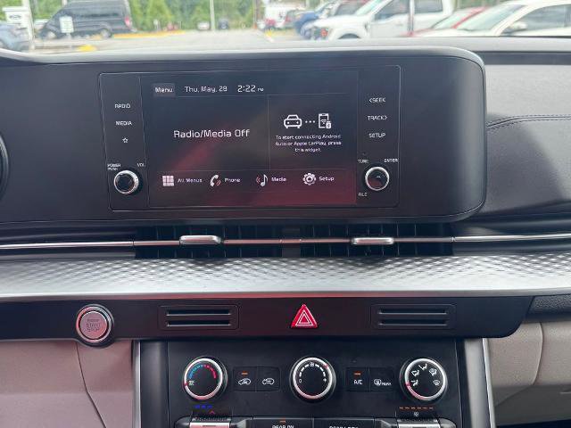 Used 2024 Kia Carnival LX FWD image 19