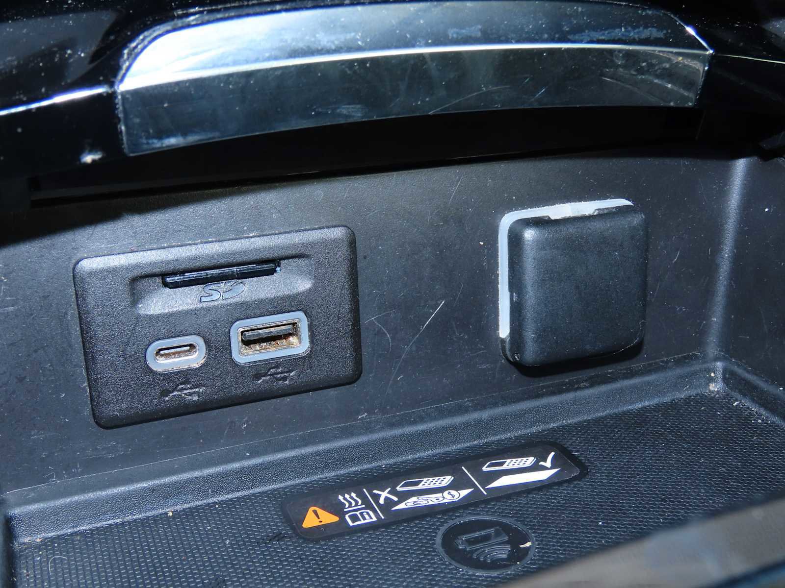 Used 2023 Buick Envision Avenir image 31