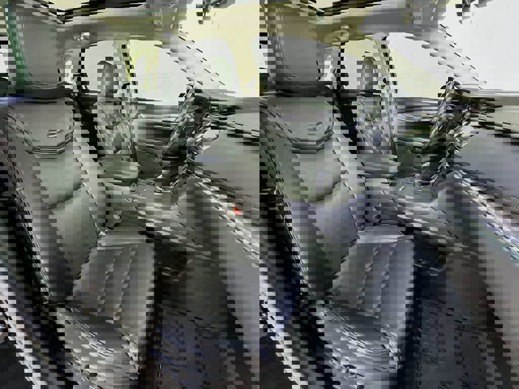 Used 2017 Cadillac XT5 Luxury w/ Driver Awareness Package image 15