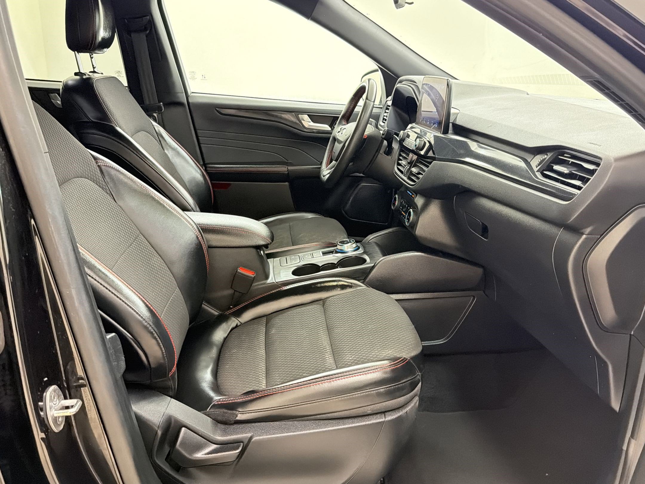 Certified 2024 Ford Escape ST-Line AWD/4WD image 29