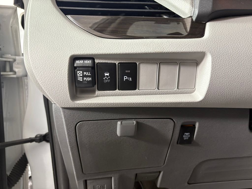 Used 2018 Toyota Sienna XLE w/ XLE Navigation Package image 14