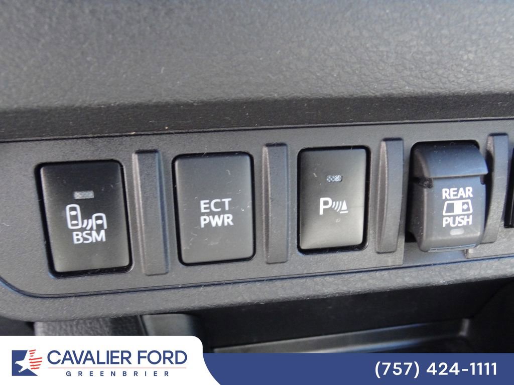 Used 2023 Toyota Tacoma TRD Off-Road w/ Technology Package AWD/4WD image 15