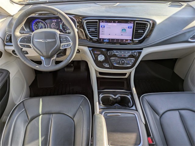 Used 2024 Chrysler Pacifica Limited image 14