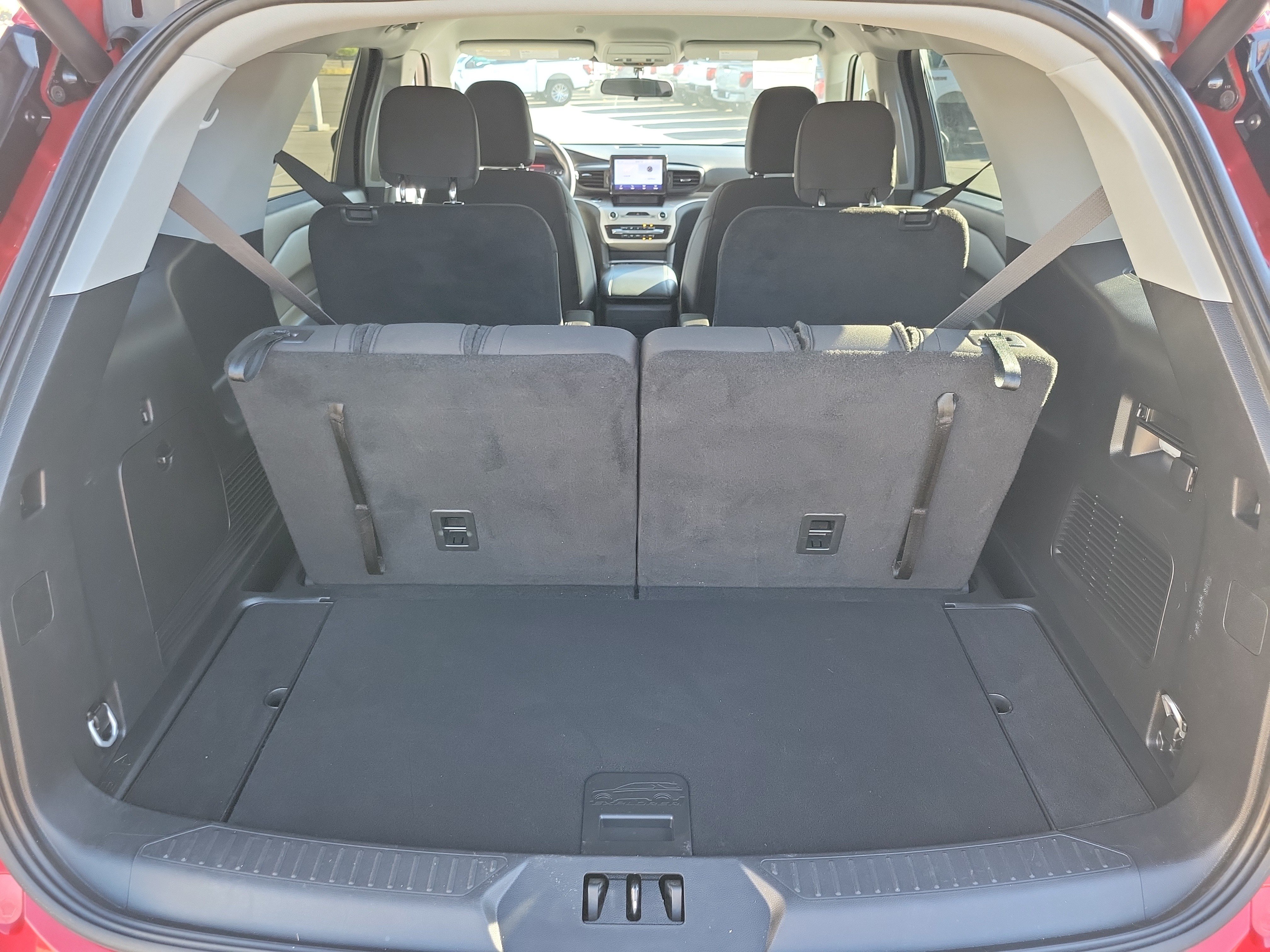 Certified 2024 Ford Explorer XLT RWD image 12