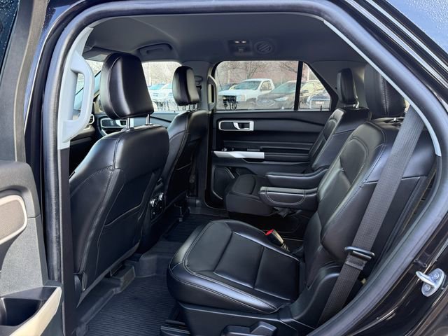 Certified 2022 Ford Explorer XLT w/ Equipment Group 202A image 4