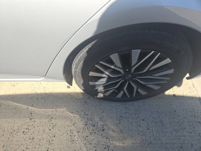 Used 2024 Nissan Altima 2.5 SV FWD image 8