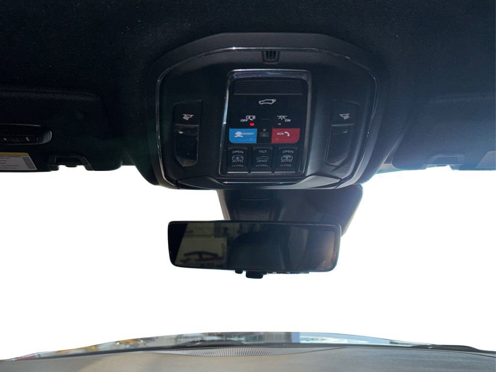 Used 2024 Jeep Grand Cherokee L Limited w/ Luxury Tech Group II image 22