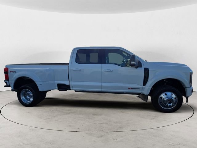 Certified 2025 Ford F450 Platinum w/ FX4 Off-Road Package image 2