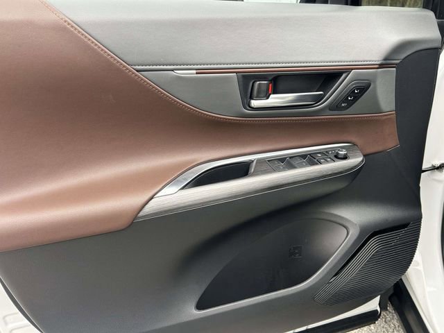 Used 2024 Toyota Venza Limited image 15