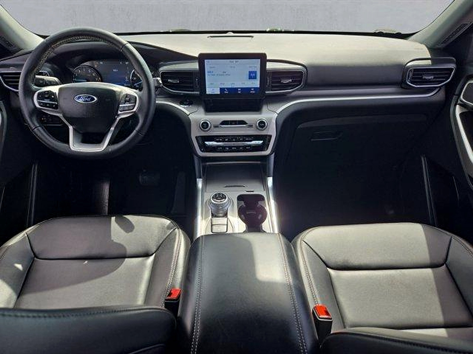 Certified 2023 Ford Explorer XLT w/ Equipment Group 202A AWD/4WD image 9