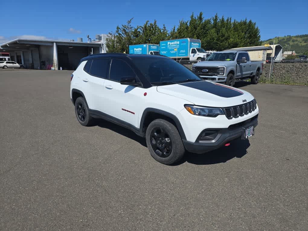 Used 2023 Jeep Compass Trailhawk w/ Trailhawk Convenience Group AWD/4WD image 9