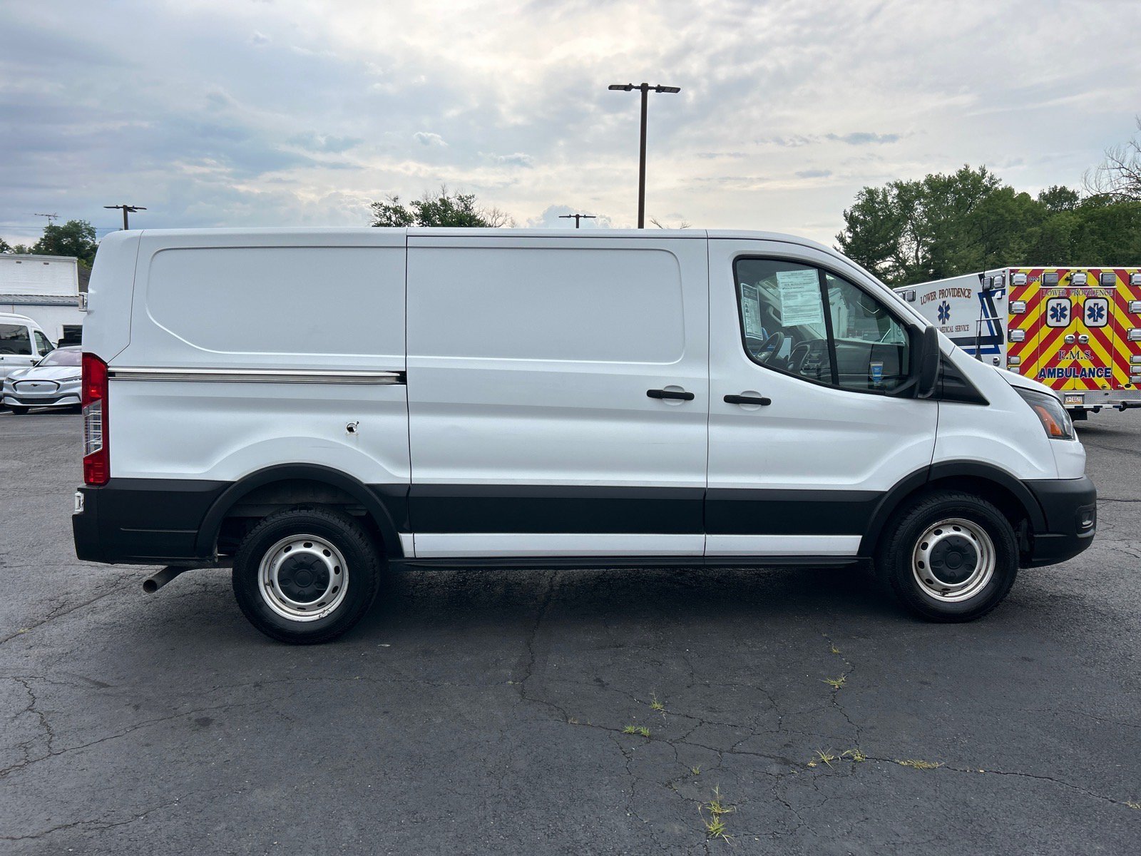 Certified 2020 Ford Transit 150 Low Roof RWD image 11