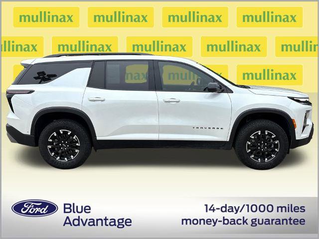 Used 2025 Chevrolet Traverse Z71 w/ Enhanced Driving Package AWD/4WD image 2