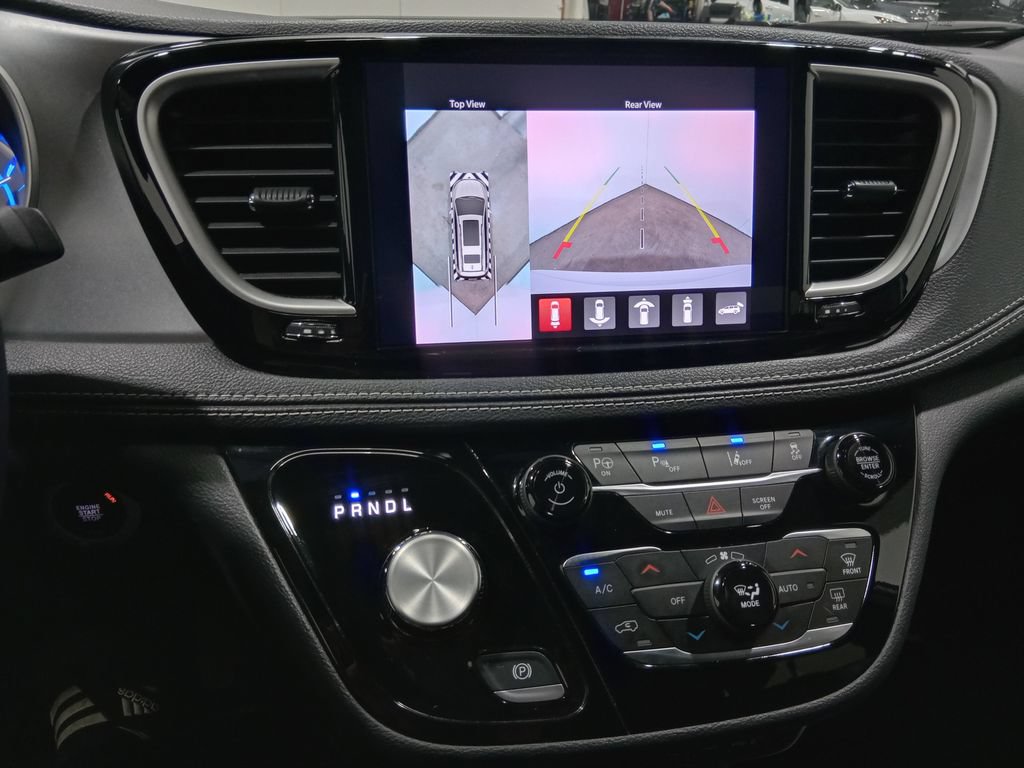Used 2024 Chrysler Pacifica Limited FWD image 21