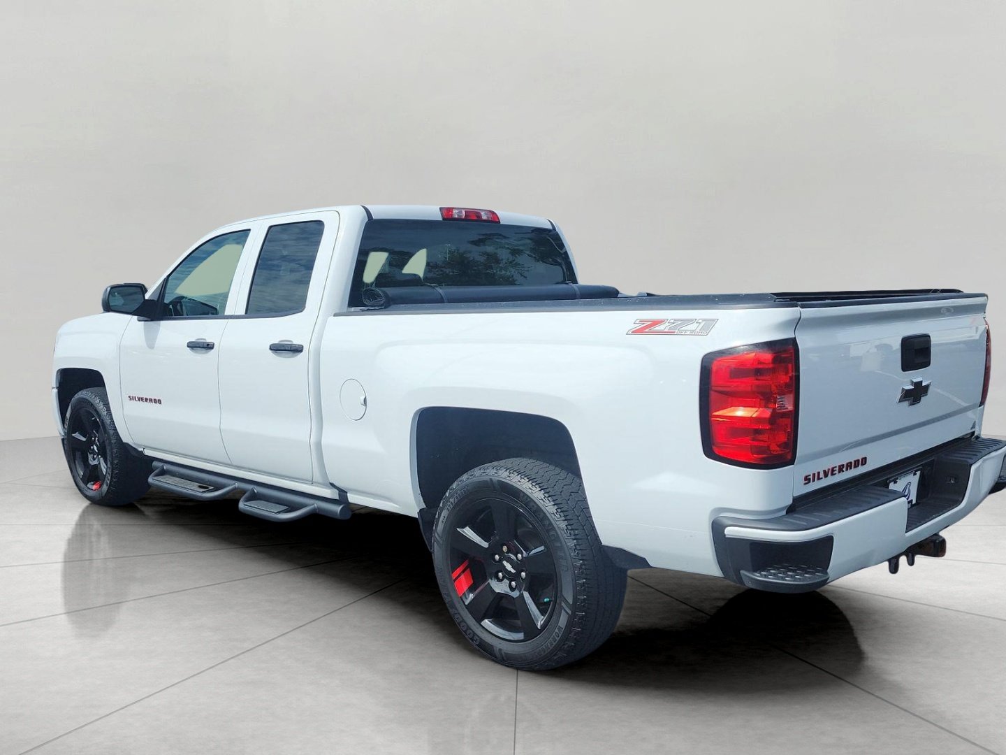 Used 2017 Chevrolet Silverado 1500 LT w/ Redline Edition AWD/4WD image 10