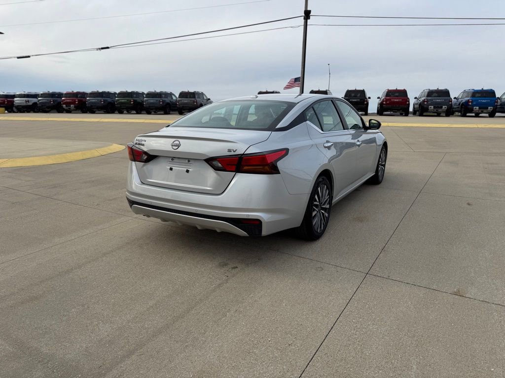 Used 2024 Nissan Altima 2.5 SV FWD image 5